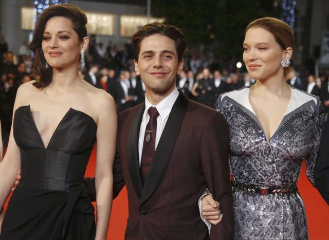 Director Xavier Dolan (C), cast members Lea Seydoux (R) and Marion Cotillard pose on the red carpet as they arrive for the screening of the film Juste la fin du monde (It's Only the End of the World) in competition. (REUTERS)