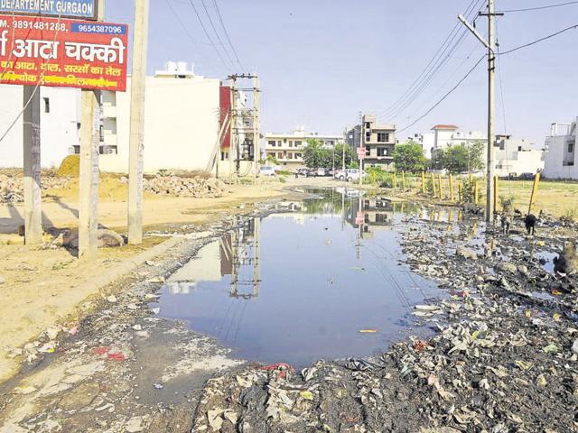 More than 200 families living in Sector 45 face a lot of problems as the main road is submerged in dirty water. (Abhinav Saha/HT Photo) More than 200 families living in Sector 45 face a lot of problems as the main road is submerged in dirty water. (Abhinav Saha/HT Photo)