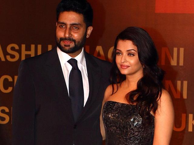 Aishwarya Rai Bachchan with her husband Abhishek Bachchan at the screening of Sarbjit. (AFP)