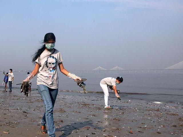 In this file photo, college students can be seen participating in a cleanliness at Dadar Beach in Mumbai.(Kunal Patil/HT Photo)