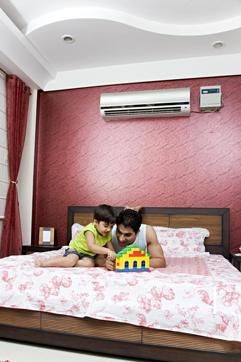 Constant exposure to air trapped in a room can lead to headaches, dizziness, eye irritation, throat and skin allergies. (Images Bazaar)