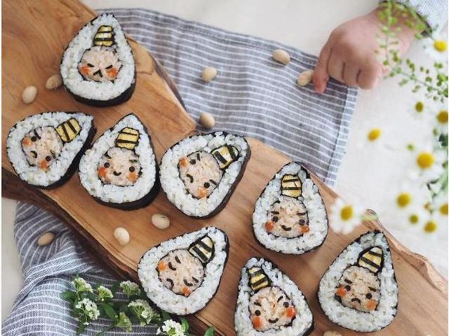 This week, Instagram has called on its people to make art with food as part of  #FoodRevolutionDay, an event created by chef Jamie Oliver to drive positive change in food education and public health. Here are a few great artworks:  (Instagram/meguccco) 