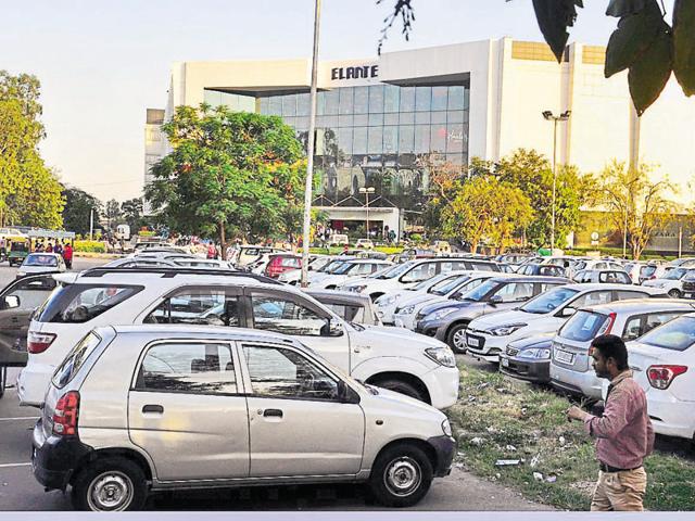 At the lot outside Elante mall, the capacity is 225 cars and 800 two-wheelers; and, on an average, 600 cars and an equal number of two-wheelers use the parking here every day. (HT Photo) At the lot outside Elante mall, the capacity is 225 cars and 800 two-wheelers; and, on an average, 600 cars and an equal number of two-wheelers use the parking here every day. (HT Photo)