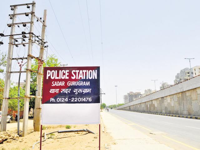 Sadar police station has changed the city name to Gurugram on its board. (Abhinav Saha/HT) Sadar police station has changed the city name to Gurugram on its board. (Abhinav Saha/HT)
