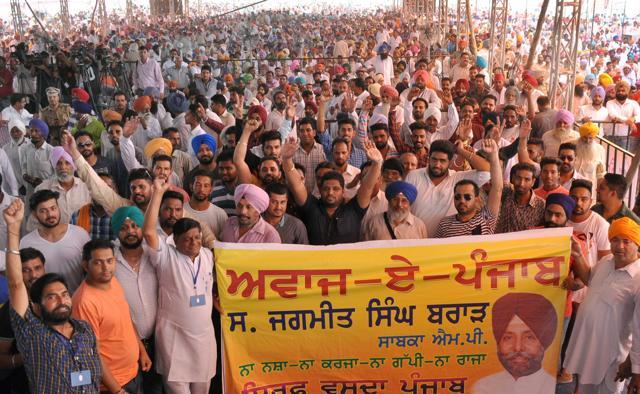 Supporters of Jagmeet Brar during a rally at Chappar Chirri in SAS Nagar on Saturday. (HT Photo) Supporters of Jagmeet Brar during a rally at Chappar Chirri in SAS Nagar on Saturday. (HT Photo)