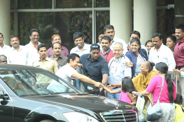 Aamir Khan leaves after meeting veteran actor Dilip Kumar at Lilavati Hosptal in Mumbai on April 20, 2016. (IANS) Aamir Khan leaves after meeting veteran actor Dilip Kumar at Lilavati Hosptal in Mumbai on April 20, 2016. (IANS)