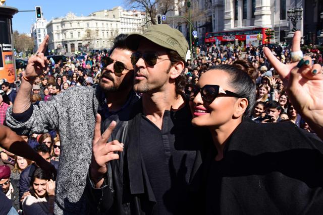 Hrithik Roshan, Sonakshi Sinha and Anil Kapoor pose during a Bollywood flashmod in Madrid on March 13, 2016. (AFP) Hrithik Roshan, Sonakshi Sinha and Anil Kapoor pose during a Bollywood flashmod in Madrid on March 13, 2016. (AFP)