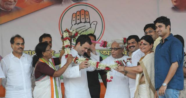 Congress vice president Rahul Gandhi and former West Bengal chief minister Buddhadeb Bhatttacharya at the Park Circus Maidan in Kolkata at a joint election rally in 2016 (Subhankar Chakraborty / HT Photo) Congress vice president Rahul Gandhi and former West Bengal chief minister Buddhadeb Bhatttacharya at the Park Circus Maidan in Kolkata at a joint election rally in 2016 (Subhankar Chakraborty / HT Photo)
