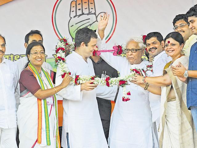Sources said that Rahul Gandhi was persuaded by the Bengal state unit to go ahead with an alliance with the Left.(HT File Photo)