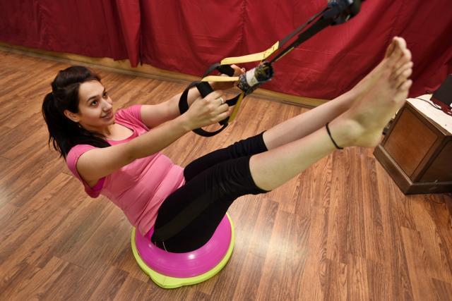 Delhi-based corporate lawyer Arshia Dhingra combines TRX suspension and training on the Bosu ball. (Hindustan Times) Delhi-based corporate lawyer Arshia Dhingra combines TRX suspension and training on the Bosu ball. (Hindustan Times)
