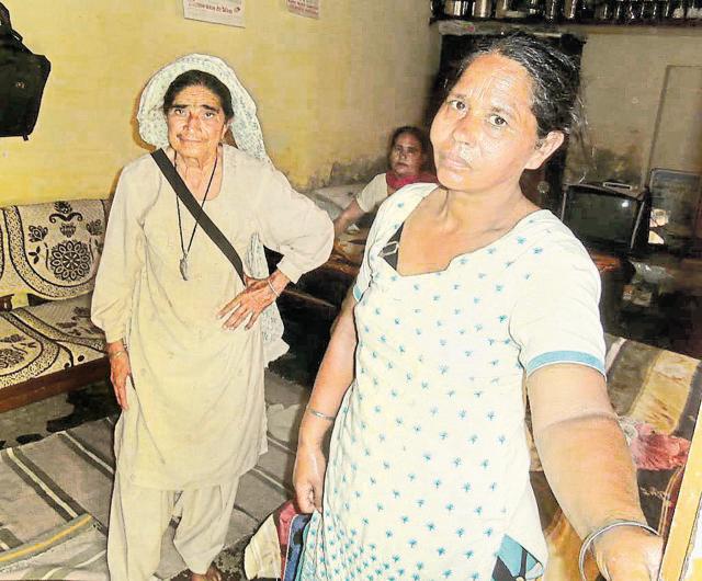 Gurmeet Kaur, who alleged she and her husband were beaten up by cops. (HT Photo) Gurmeet Kaur, who alleged she and her husband were beaten up by cops. (HT Photo)