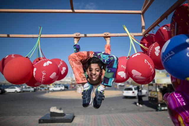 Palestinian teenager Mohammed al Sheikh, 12, shows his skills in Gaza city. (AFP Photo) Palestinian teenager Mohammed al Sheikh, 12, shows his skills in Gaza city. (AFP Photo)