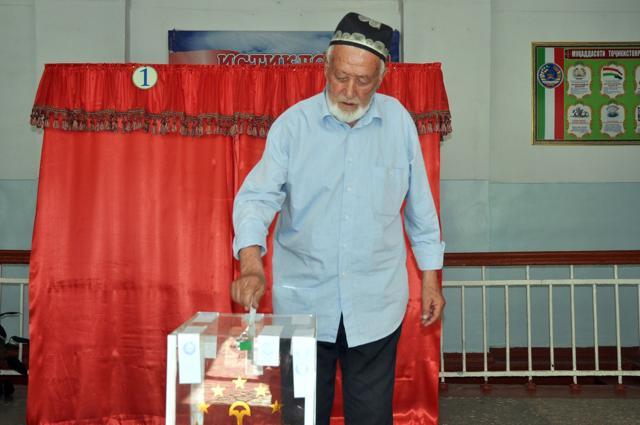 An elderly Tajik man casts his ballot at a polling station on Sunday in Dushanbe. (AFP) An elderly Tajik man casts his ballot at a polling station on Sunday in Dushanbe. (AFP)