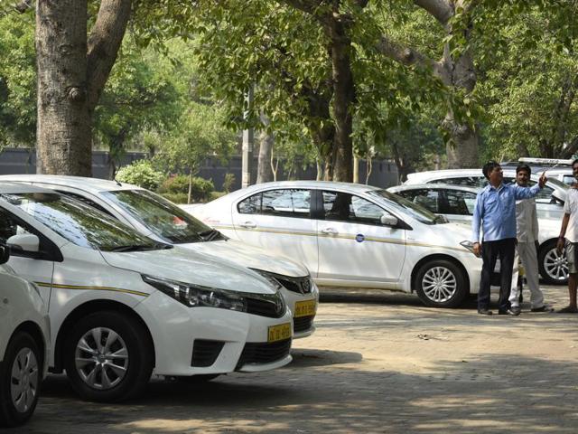 At present, the base fare for autos is Rs 25 for the first two kilometres, while for every subsequent kilometre travellers have to pay Rs 8. (Sonu Mehta/HT) At present, the base fare for autos is Rs 25 for the first two kilometres, while for every subsequent kilometre travellers have to pay Rs 8. (Sonu Mehta/HT)