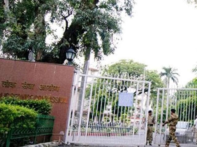 A UPSC panel is set to tell the government to reduce the upper age-limit for appearing in the civil services examination. (Priyanka Parashar/Mint Photo) A UPSC panel is set to tell the government to reduce the upper age-limit for appearing in the civil services examination. (Priyanka Parashar/Mint Photo)