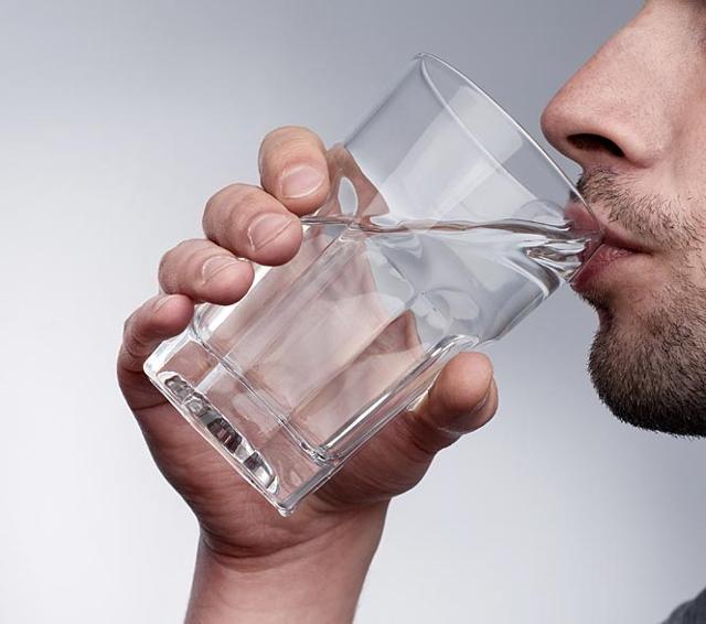 Within 10 minutes of rehydrating, your metabolic rate rises 30%. Within 10 minutes of rehydrating, your metabolic rate rises 30%.