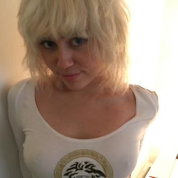 Miley Cyrus in platinum blonde hair. Miley Cyrus in platinum blonde hair.