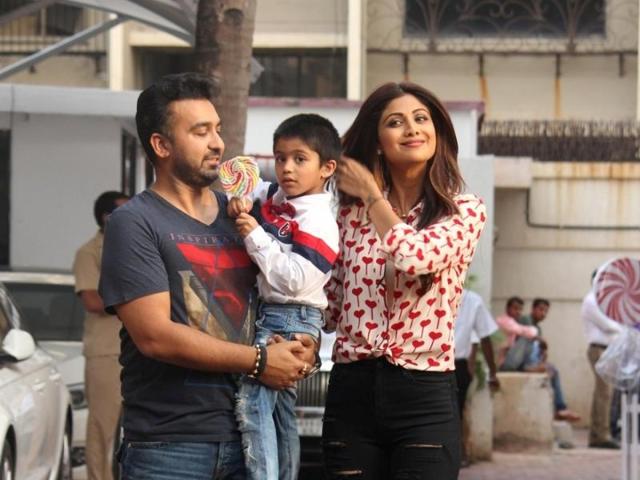 The hosts Shilpa Shetty, her huband Raj Kundra and son Viaan strike a pose for the shutterbugs. (IANS) 