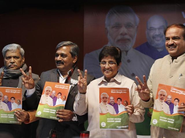 (From left to right) BJP leaders  Prabhat Jha ,Satish Upadhyay, Kiran Bedi , Ananth Kumar during released Vision Document 2015 for Delhi assembly election on February 03, 2015.  (Arvind Yadav / HT file photo) 