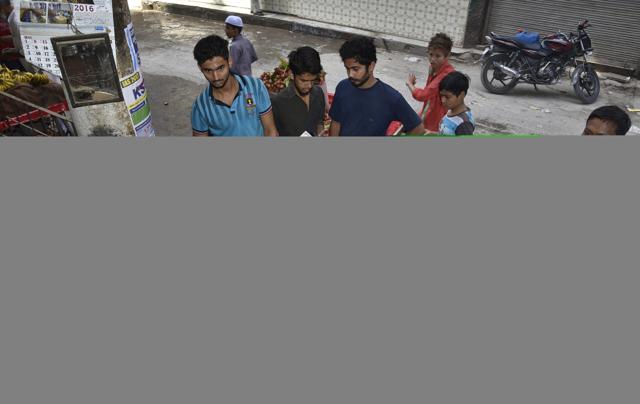 Kadimi, a small eatery in Bhogal, is a favourite among locals for its breakfast fare, especially chhole-kulche. Kadimi, a small eatery in Bhogal, is a favourite among locals for its breakfast fare, especially chhole-kulche.