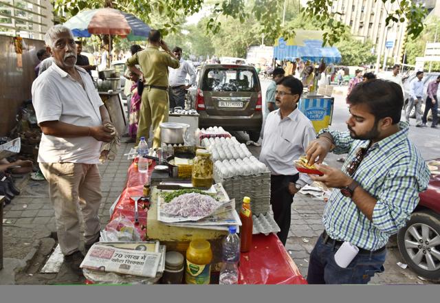 SDMC sanitation workers will clean the bins regularly. (Sushil Kumar / HT File) SDMC sanitation workers will clean the bins regularly. (Sushil Kumar / HT File)
