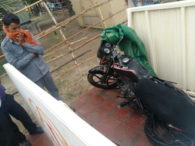 The Bajaj Platina biker Munna couldn’t escape the fall of the giant board in the storm. (Burhaan Kinu / HT Photo) The Bajaj Platina biker Munna couldn’t escape the fall of the giant board in the storm. (Burhaan Kinu / HT Photo)