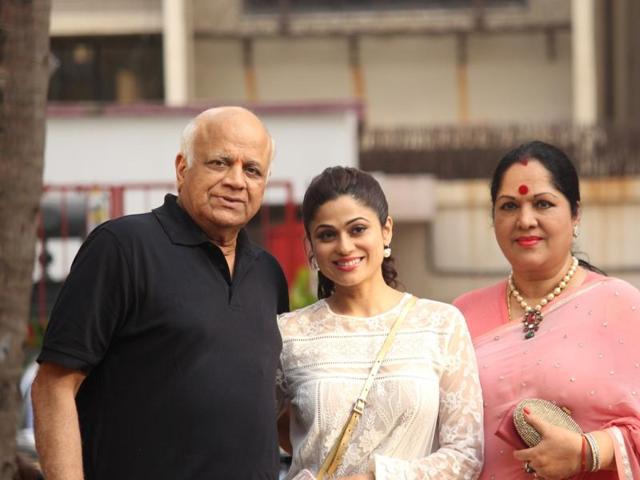 Shamita Shetty along with her mother Sunanda Shetty and father Surendra Shetty arrive at the birthday bash of Shilpa Shetty`s son Viaan in Mumbai. (IANS) 
