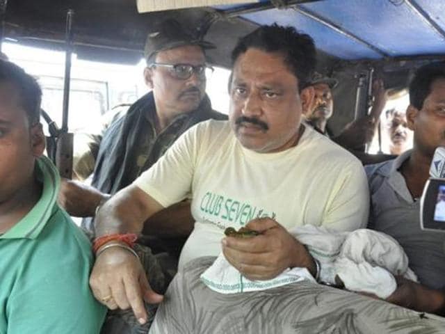 Bindeshwari Yadav (centre) and his wife Manorama Devi’s bodyguard Rajesh Kumar were arrested on May 8 for allegedly helping Rocky Yadav escape after the murder.(HT File Photo)