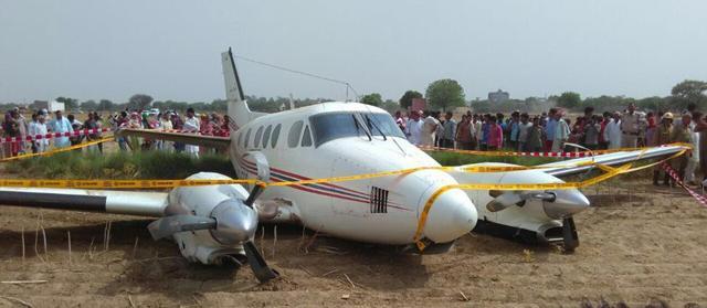 An Alchemist Ariways twin-engine plane made an emergency landing at Najafgarh in New Delhi. (HT Photo) An Alchemist Ariways twin-engine plane made an emergency landing at Najafgarh in New Delhi. (HT Photo)