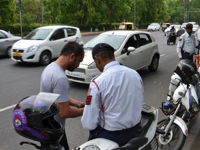 A Delhi traffic policeman checks a biker’s documents in New Delhi during odd-even second phase.(AFP file photo)