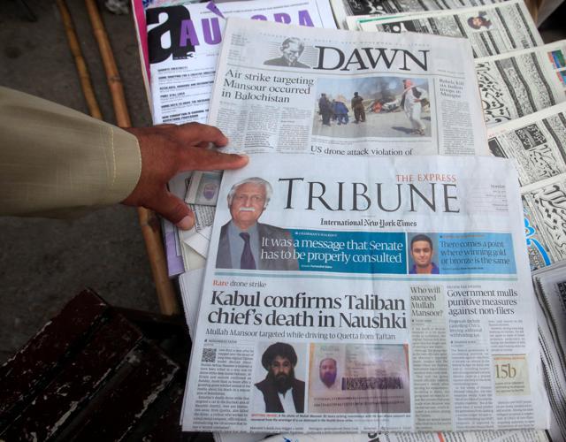 Newspapers containing news about Afghan Taliban leader Mullah Akhtar Mansour are on display at a stall in Peshawar, Pakistan, May 23, 2016. (REUTERS) Newspapers containing news about Afghan Taliban leader Mullah Akhtar Mansour are on display at a stall in Peshawar, Pakistan, May 23, 2016. (REUTERS)