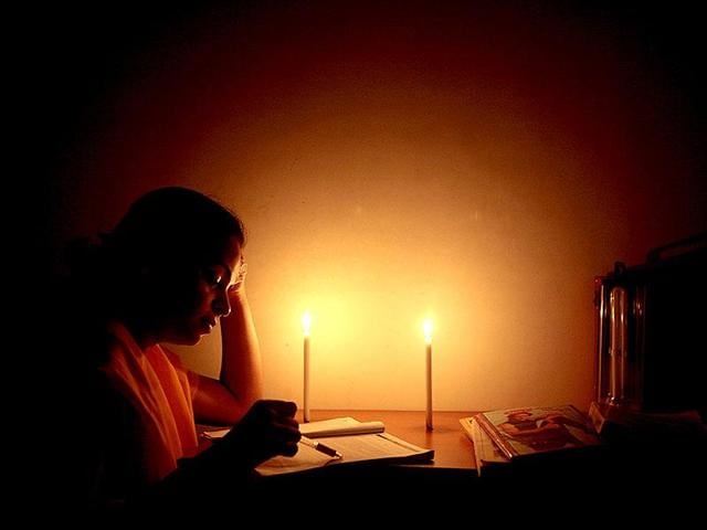 Power shortages and blackouts continue to affect residents of Ghaziabad especially the trans Hindon areas of Indirapuram and Vaishali. (HT Photo) Power shortages and blackouts continue to affect residents of Ghaziabad especially the trans Hindon areas of Indirapuram and Vaishali. (HT Photo)