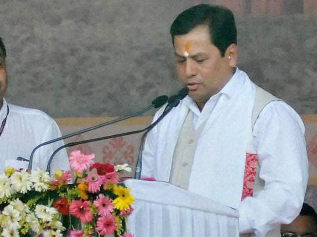 Assam governor PB Acharya administers the oath to Sarbananda Sonowal as chief minister of Assam during a swearing-in ceremony at Veterinary College play ground, Khanapara in Guwahati on Tuesday. Prime Minister Narendra Modi is also seen on the stage.(PTI)