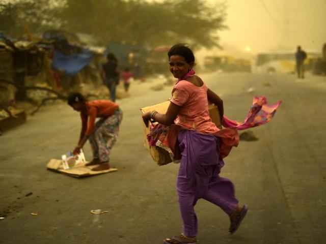 The temperatures in the Capital dipped after heavy dust storm and rain storm. (Arun Sharma / HT Photo)