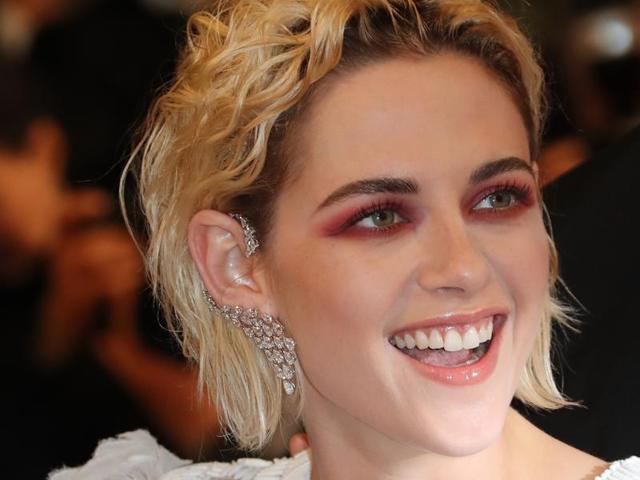 Kristen Stewart: The American actress stood out at Cannes with a more rock ‘n’ roll look than many stars, finished with this Calypso ear cuff from Messika Jewellery . (AFP) Kristen Stewart: The American actress stood out at Cannes with a more rock ‘n’ roll look than many stars, finished with this Calypso ear cuff from Messika Jewellery . (AFP)