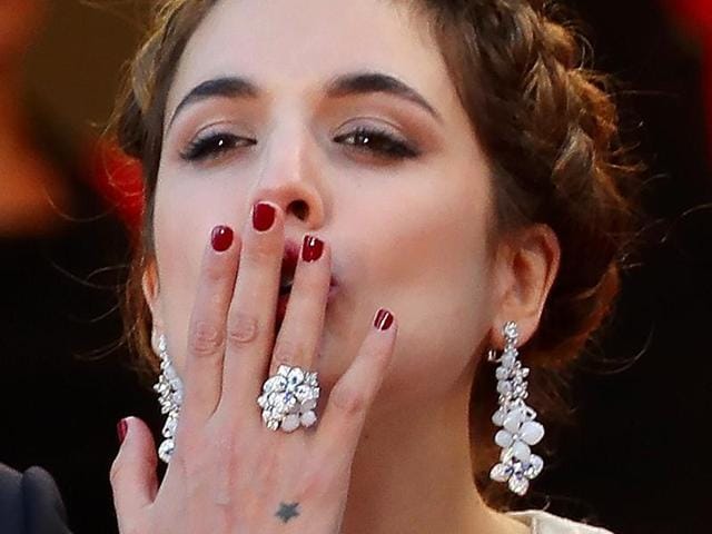 Adriana Ugarte: The sublime Spanish actress wore a matching Voie Lactée ring and earrings from Chaumet’s Hortensia collection. The designs combine white gold, diamonds, blue sapphires and white chalcedony. (AFP) Adriana Ugarte: The sublime Spanish actress wore a matching Voie Lactée ring and earrings from Chaumet’s Hortensia collection. The designs combine white gold, diamonds, blue sapphires and white chalcedony. (AFP)