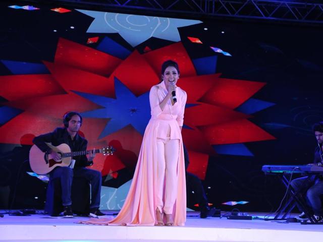 Singer Neeti sings the theme song for HT’s newly launched radio channel Radio Nasha. (Shivam Saxena/HT) 