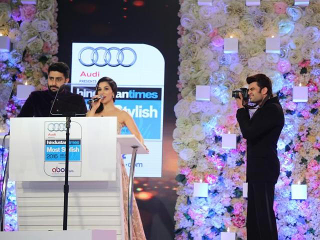 Singer-VJ Sophie Chaudhary looks so stunning in her pink, embellished gown as she presents the show. Also seen are Abhishek Bachchan and her co-host for the evening TV presenter Manish Paul.  (Shivam Saxena/HT) 