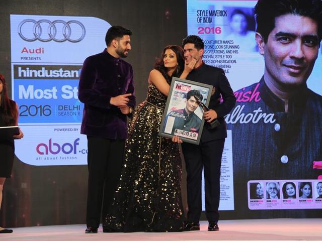 Abhishek Bachchan and Aishwarya Rai Bachchan present the design maverick of India award to Manish Malhotra at the sixth edition of Hindustan Times Most Stylish Awards. (Shivam Saxena/HT) 