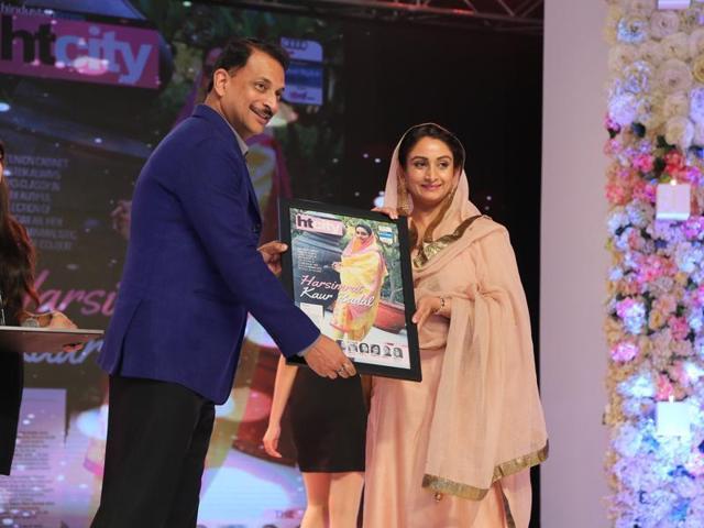 Rajiv Pratap Rudy gives the award to Harsimrat Kaur Badal. (Shivam Saxena/HT) 