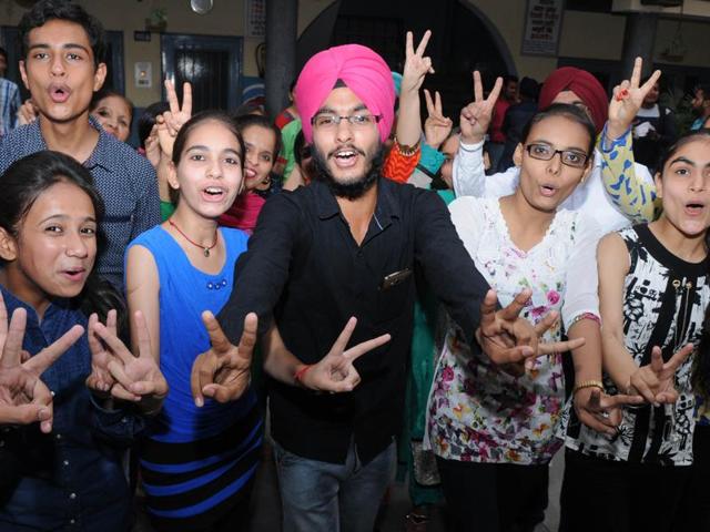 Students of Sun Flower High School in a jubilant mood after the declaration of the Punjab School Education Board Class-10 results, in Patiala on Tuesday. (Bharat Bhushan/HT) Students of Sun Flower High School in a jubilant mood after the declaration of the Punjab School Education Board Class-10 results, in Patiala on Tuesday. (Bharat Bhushan/HT)
