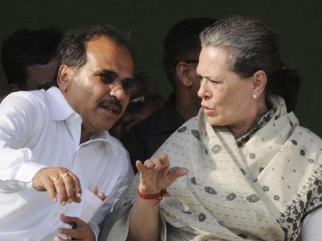 Bengal Congress president Adhir Ranjan Chowdhury proposed on Tuesday that the 44 legislators sign an affidavit asserting their loyalty to the party.(Subhendu Ghosh/HT Photo) Bengal Congress president Adhir Ranjan Chowdhury proposed on Tuesday that the 44 legislators sign an affidavit asserting their loyalty to the party.(Subhendu Ghosh/HT Photo)