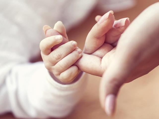 Mothers who post pictures of their babies on Facebook, tend to feel bad when they don’t get the ‘likes’ and positive comments they expect.(iStock) Mothers who post pictures of their babies on Facebook, tend to feel bad when they don’t get the ‘likes’ and positive comments they expect.(iStock)