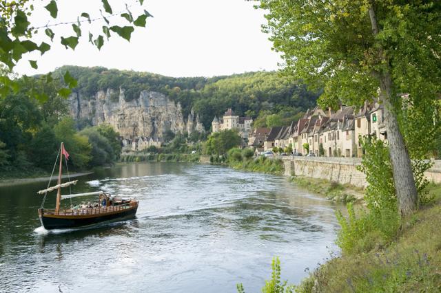 A boat of tourists floating past the fillage of La Roque-Gageac (Dordogne) France. (AFP) A boat of tourists floating past the fillage of La Roque-Gageac (Dordogne) France. (AFP)