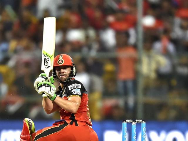 The Royal Challengers Bangalore skipper Virat Kohli was upset with the umpire Kumar Dharmasena, who initially ruled that he had not taken a clean catch. Despite failing to score, he was beaming in the end after RCB clinched a final spot. (Ajay Aggarwal/HT Photo) The Royal Challengers Bangalore skipper Virat Kohli was upset with the umpire Kumar Dharmasena, who initially ruled that he had not taken a clean catch. Despite failing to score, he was beaming in the end after RCB clinched a final spot. (Ajay Aggarwal/HT Photo)