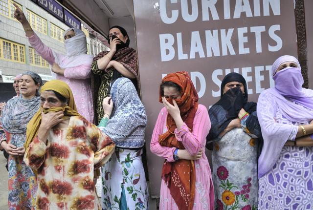 After the prayers, participants shouted anti-India, pro-Azaadi and pro-militant slogans, condemned the killings and alleged they were “staged”. (Waseem Andrabi/ HT Photo) After the prayers, participants shouted anti-India, pro-Azaadi and pro-militant slogans, condemned the killings and alleged they were “staged”. (Waseem Andrabi/ HT Photo)