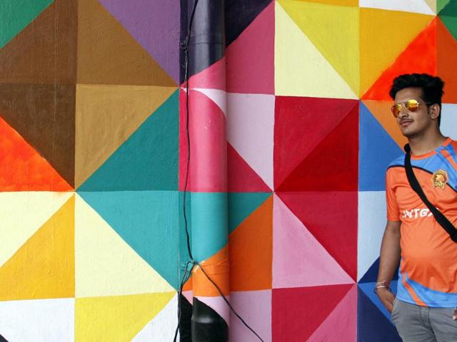 Aiming to make Ludhiana the ‘graffiti capital’ of India, students, artists and NGOs , with the local municipal corporation’s backing, have formed groups to paint pillars, walls and trees in different parts of the city. (JS Grewal/HT Photo)
