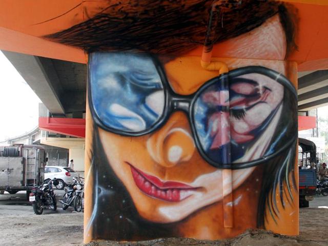 Aiming to make Ludhiana the ‘graffiti capital’ of India, students, artists and NGOs , with the local municipal corporation’s backing, have formed groups to paint pillars, walls and trees in different parts of the city. (JS Grewal/HT Photo)