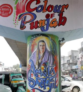 Aiming to make Ludhiana the ‘graffiti capital’ of India, students, artists and NGOs , with the local municipal corporation’s backing, have formed groups to paint pillars, walls and trees in different parts of the city. (JS Grewal/HT Photo)