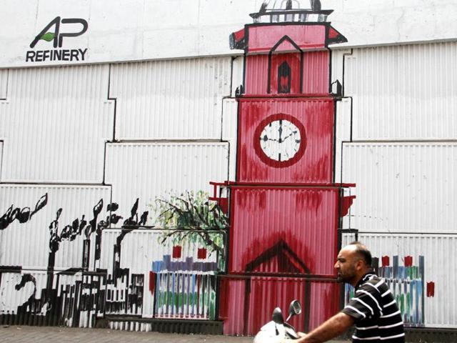 Aiming to make Ludhiana the ‘graffiti capital’ of India, students, artists and NGOs , with the local municipal corporation’s backing, have formed groups to paint pillars, walls and trees in different parts of the city. (JS Grewal/HT Photo)
